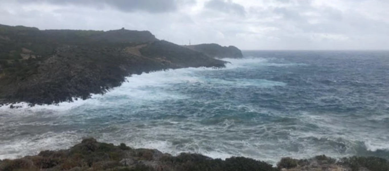 Κύθηρα: Ο τυφώνας και η φουρτούνα έκλεισαν τον κόσμο σπίτι (φωτό)